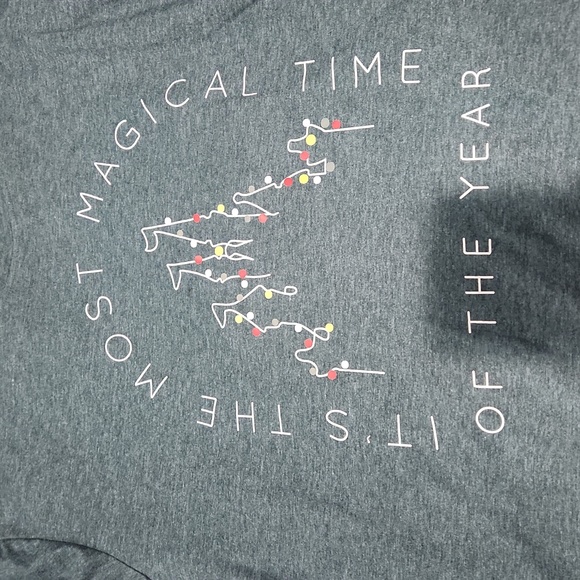 NEW! DISNEY CHRISTMAS TEE SIZE MED - Picture 3 of 5